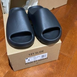 Yeezy Slides Onyx Size 8